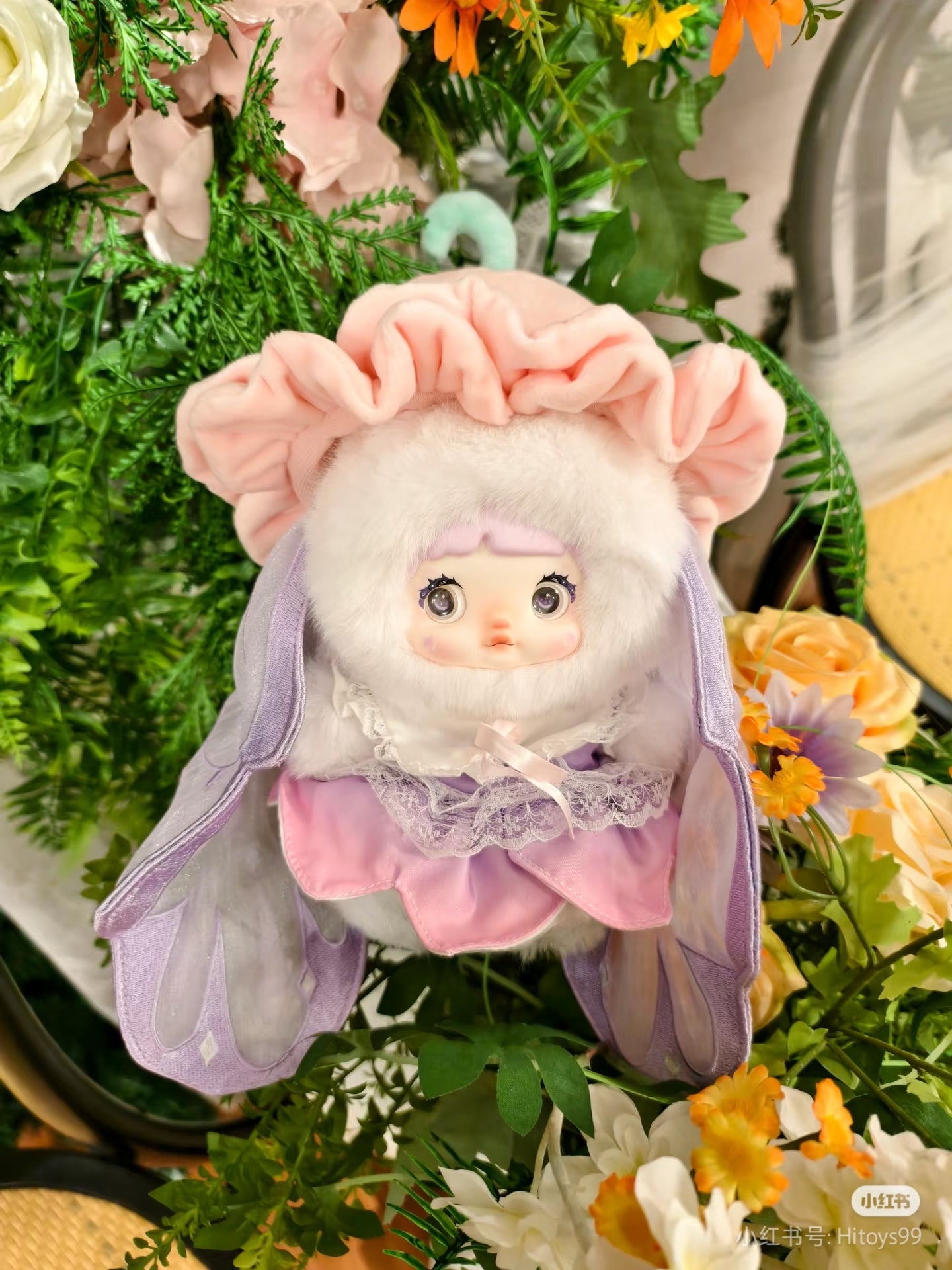 Nommi-Freesia Plush hanging card